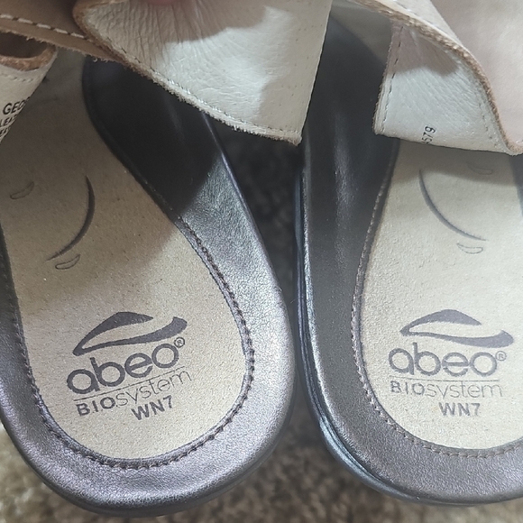 Abeo Women's Tan Strappy Sandals - Picture 2 of 6